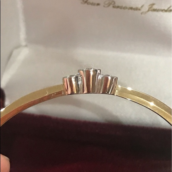 ๐HP๐Stunning 14KTT Diamond Bangle Bracelet - Picture 5 of 8